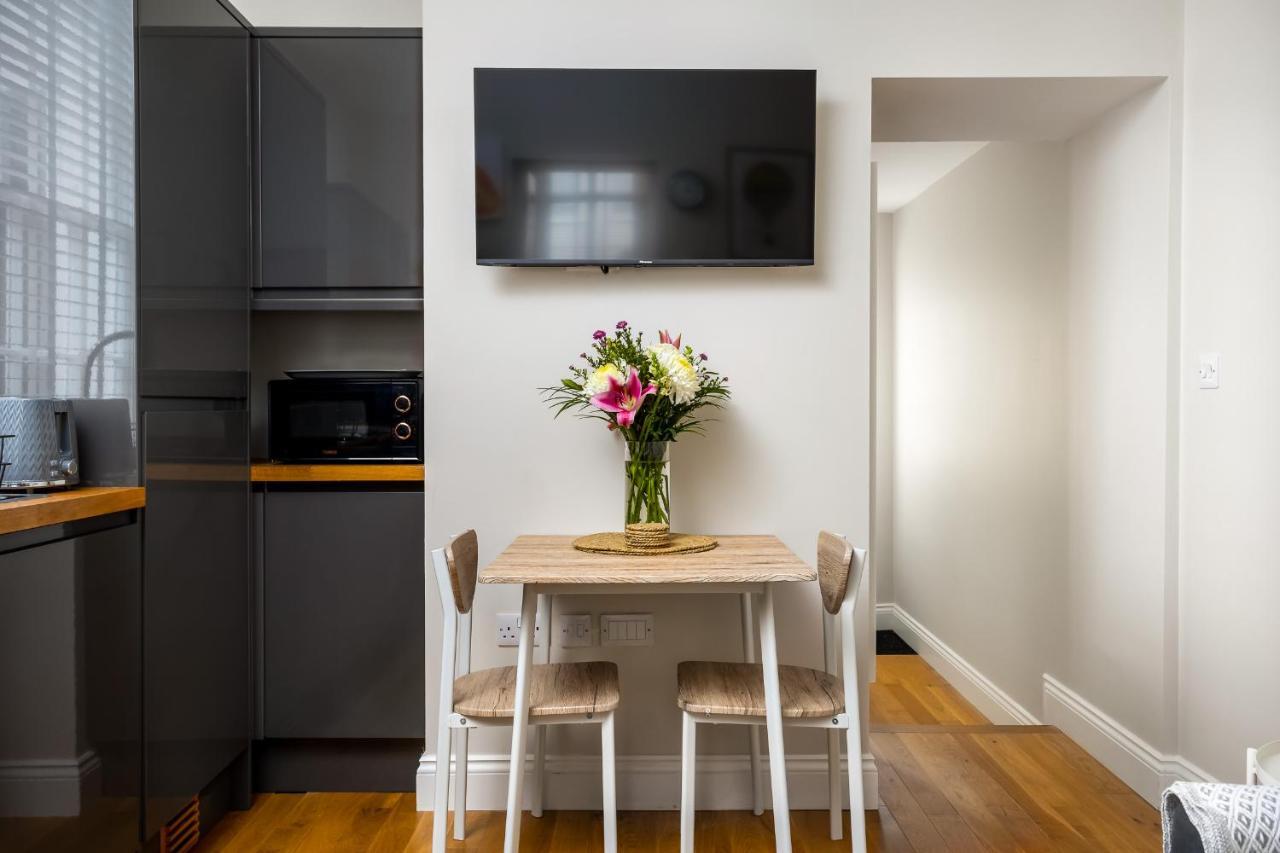 Contemporary Ground Floor Apartment - Town Centre With Parking! Челтенхам Экстерьер фото